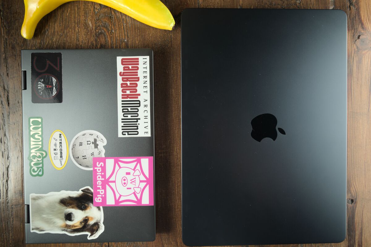 Chuwi Minibook X alongside Macbook Air